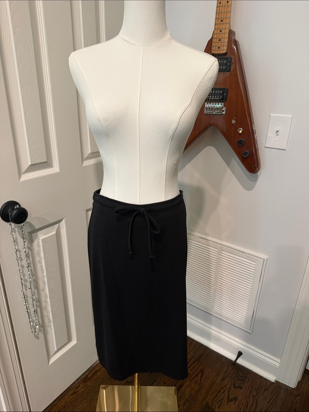 Tracy Evans Black Midi Pull-On Skirt with Drawstring